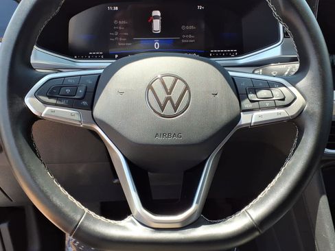 Used 2025 Volkswagen Taos SE FWD image 18
