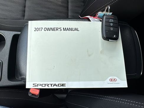 Used 2017 Kia Sportage LX image 29