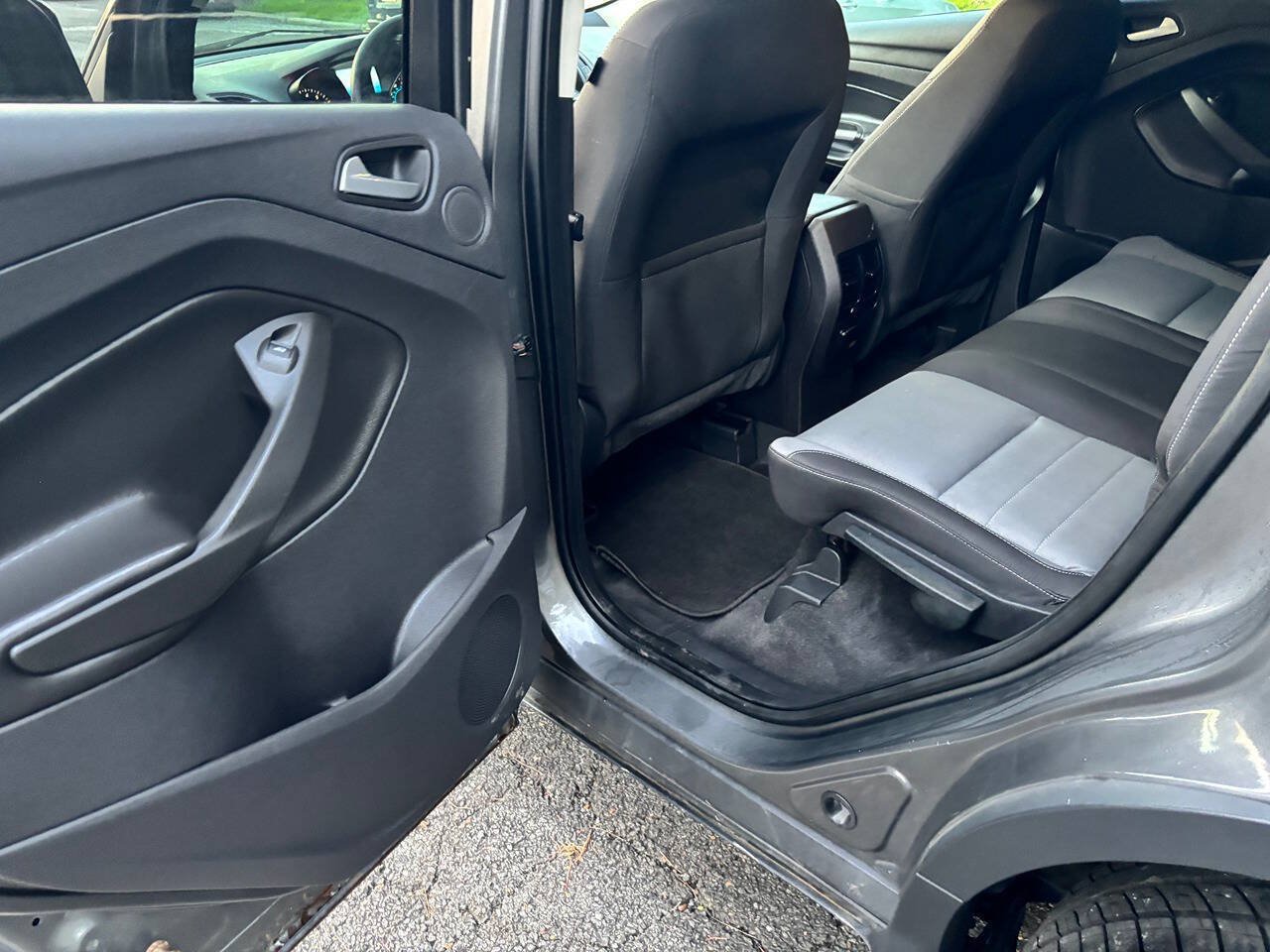 Used 2014 Ford Escape SE w/ Equipment Group 201A AWD/4WD image 9