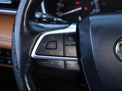 Used 2021 Toyota Highlander Platinum image 15