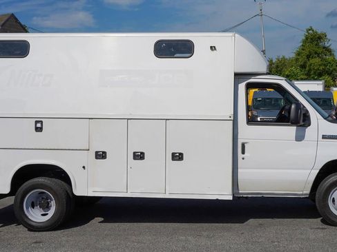 Used 2016 Ford E-450 and Econoline 450 Super Duty w/ Power Windows & Locks Group RWD image 7