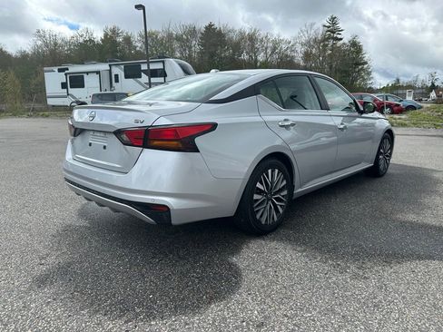 Used 2024 Nissan Altima 2.5 SV FWD image 5