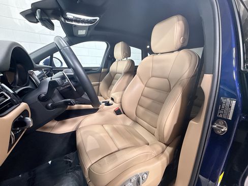 Certified 2026 Porsche Macan AWD/4WD image 5