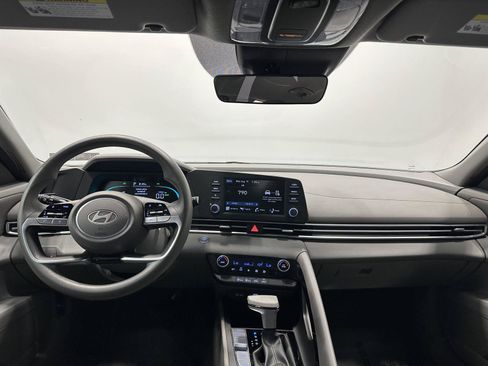 Certified 2025 Hyundai Elantra Hybrid FWD image 20