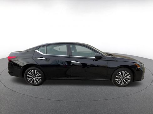 Used 2025 Nissan Altima 2.5 SV image 16