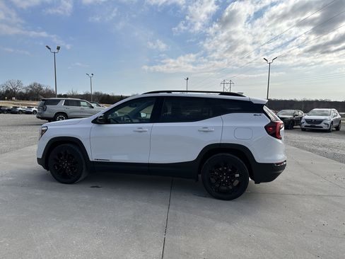 Certified 2022 GMC Terrain SLT w/ Elevation Edition image 8