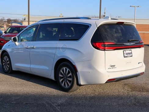 Used 2021 Chrysler Pacifica Touring-L image 5