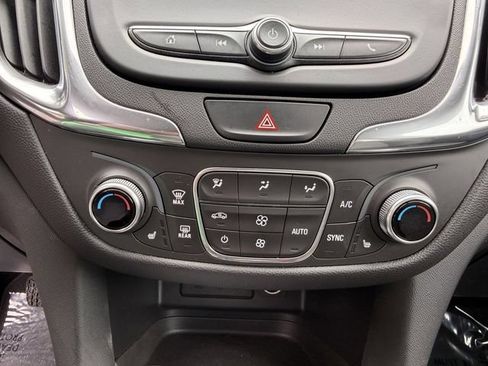Used 2019 Chevrolet Equinox LT FWD image 21
