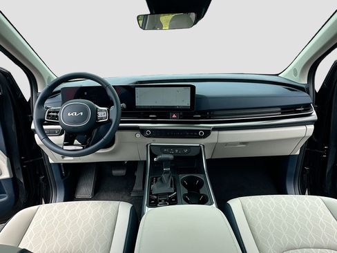 New 2025 Kia Carnival SX image 3