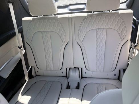 Used 2025 BMW X7 M60i AWD/4WD image 16