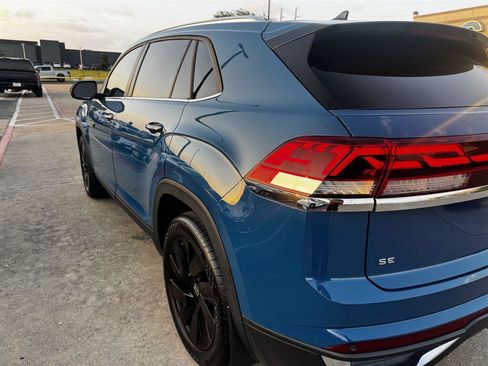 Used 2025 Volkswagen Atlas Cross Sport SE FWD image 3
