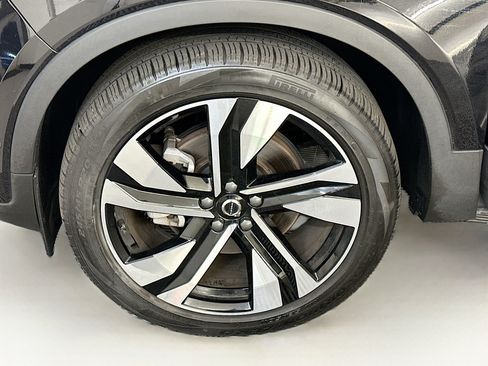 Used 2025 Volvo XC40 B5 Plus AWD/4WD image 36