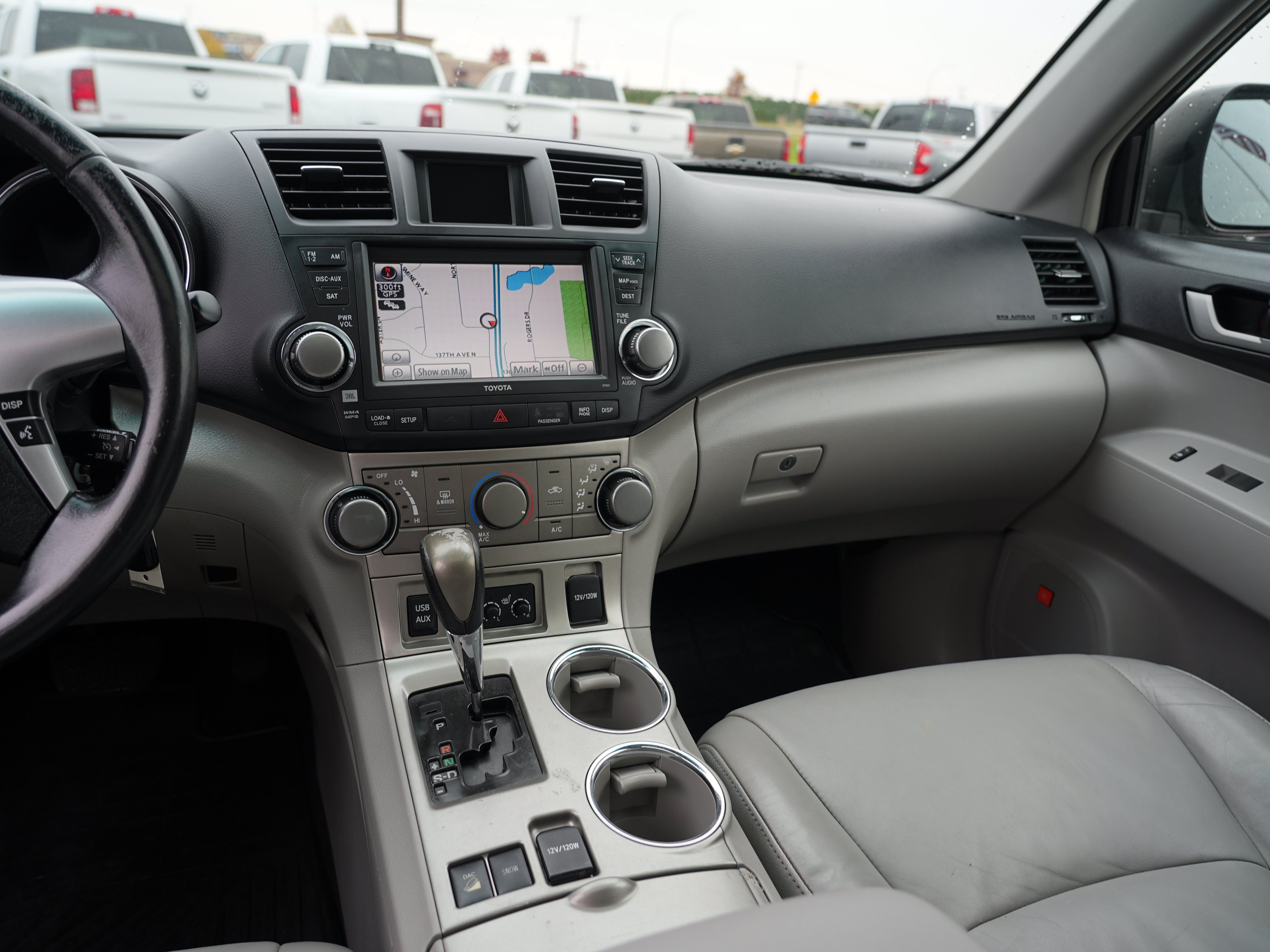 Used 2012 Toyota Highlander SE w/ Tow Pkg AWD/4WD image 20