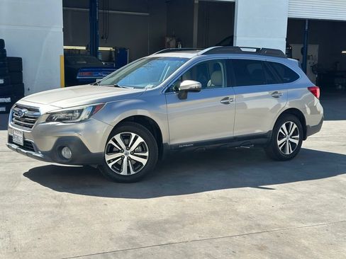 Used 2018 Subaru Outback 2.5i Limited AWD/4WD image 1
