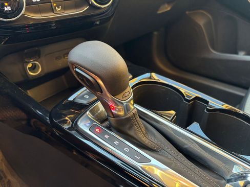 Used 2025 Chevrolet Trax LT image 39