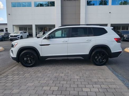 Used 2025 Volkswagen Atlas Peak Edition SE AWD/4WD image 6