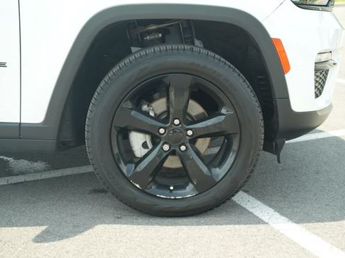 Used 2023 Jeep Grand Cherokee Limited w/ Black Appearance Package RWD image 47