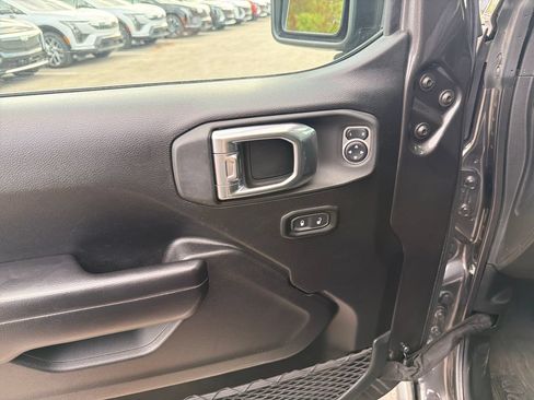 Used 2021 Jeep Gladiator Sport AWD/4WD image 19
