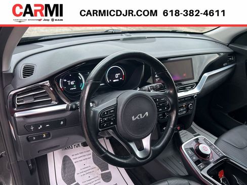 Used 2022 Kia Niro EX Premium w/ Cold Weather Package FWD image 12