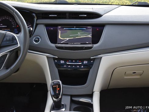 Used 2017 Cadillac XT5 Luxury w/ Driver Awareness Package AWD/4WD image 24