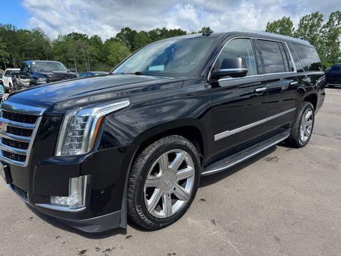 Used 2020 Cadillac Escalade ESV Luxury AWD/4WD image 9