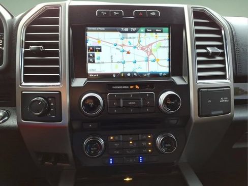 Used 2015 Ford F150 Platinum w/ Equipment Group 701A Luxury AWD/4WD image 17