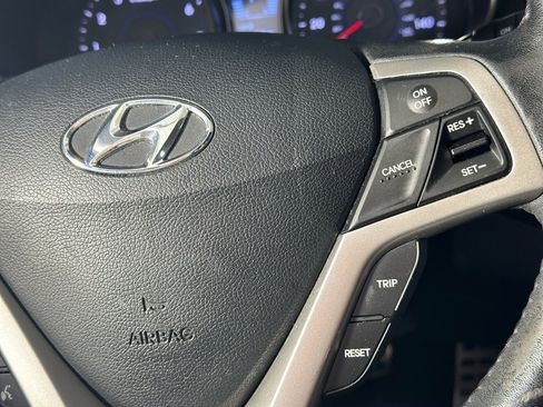 Used 2013 Hyundai Veloster w/ Style Pkg image 27