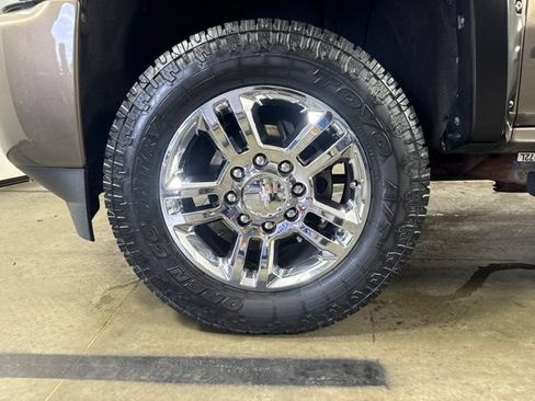 Used 2015 Chevrolet Silverado 2500 High Country w/ Duramax Plus Package AWD/4WD image 11