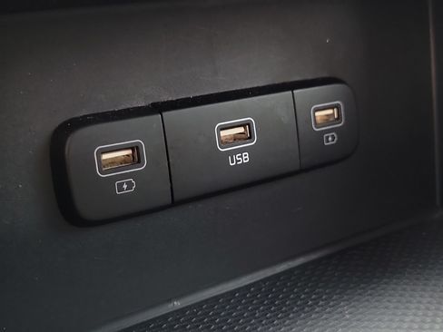 Used 2024 Kia Carnival LX FWD image 10