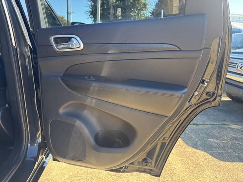 Used 2015 Jeep Grand Cherokee Altitude image 17