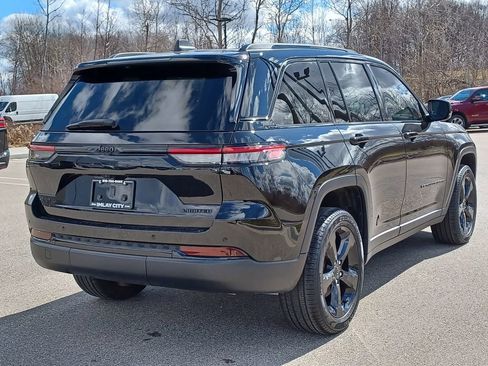 Used 2025 Jeep Grand Cherokee Limited w/ Black Appearance Package image 4