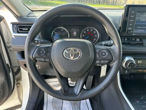 Used 2021 Toyota RAV4 LE AWD/4WD image 12