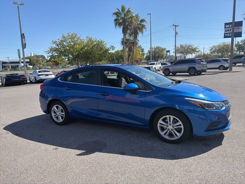 Used 2018 Chevrolet Cruze LT w/ Convenience Package image 6