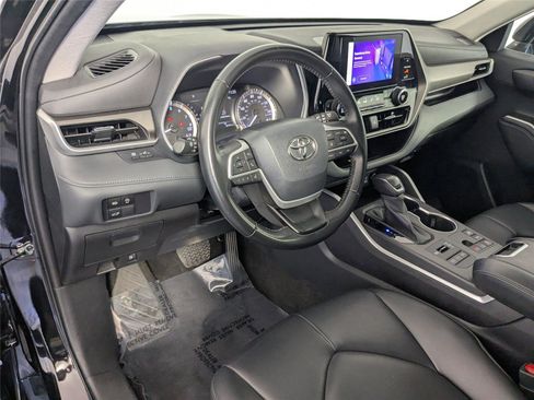 Certified 2023 Toyota Highlander XLE image 12