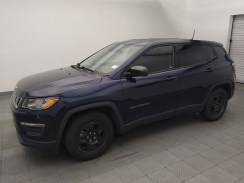 Used 2018 Jeep Compass Sport w/ Tech Group FWD image 2