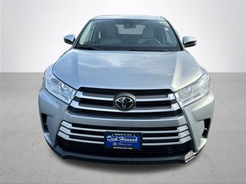 Used 2018 Toyota Highlander LE image 3