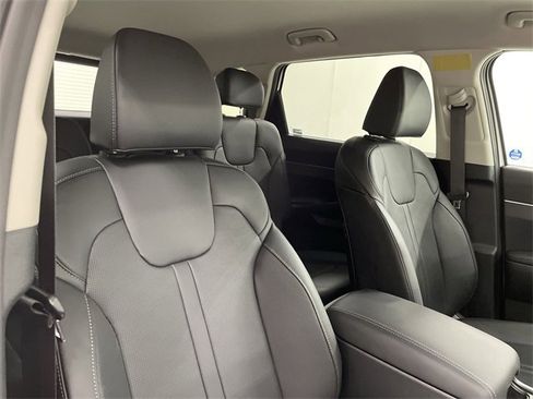 Used 2025 Kia Sorento EX image 19