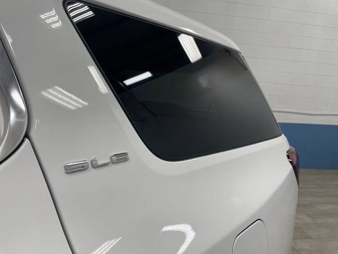 Used 2023 GMC Acadia SLE image 37