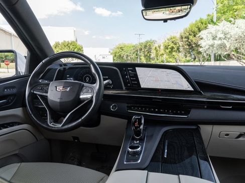 Used 2023 Cadillac Escalade Premium Luxury w/ Performance Package AWD/4WD image 19