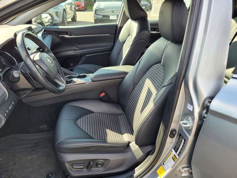 Used 2022 Toyota Camry SE image 11