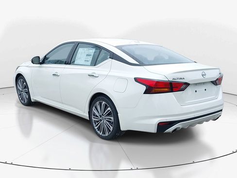 Used 2025 Nissan Altima 2.5 SL FWD image 6