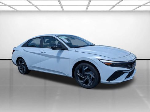 New 2025 Hyundai Elantra SEL image 1