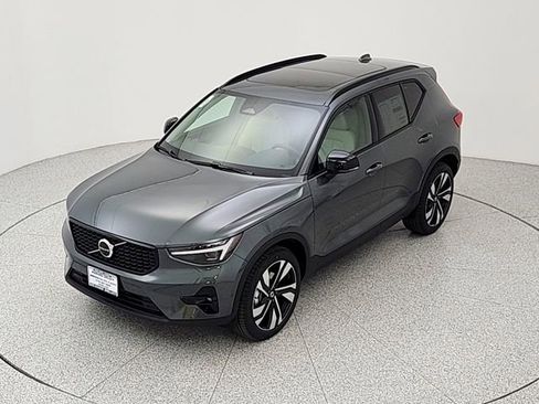 New 2026 Volvo XC40 B5 Plus w/ Climate Package AWD/4WD image 13