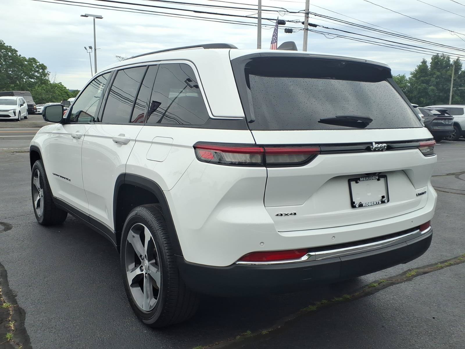 Used 2023 Jeep Grand Cherokee Limited w/ Luxury Tech Group II AWD/4WD image 5