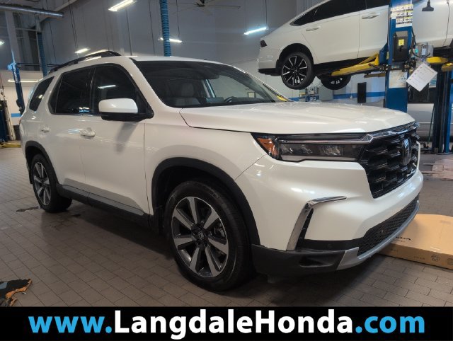 Used 2024 Honda Pilot Touring image 1