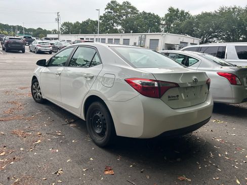 Used 2015 Toyota Corolla LE FWD image 2