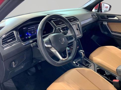 Used 2023 Volkswagen Tiguan SE AWD/4WD image 12