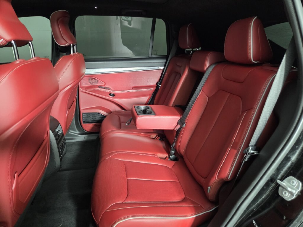Used 2024 Jeep Wagoneer Launch Edition AWD/4WD image 23