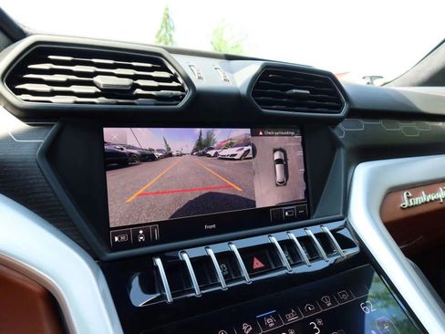 Used 2019 Lamborghini Urus AWD/4WD image 15