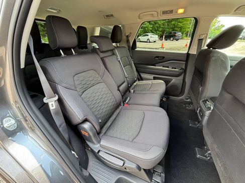 Used 2025 Nissan Pathfinder SV AWD/4WD image 32